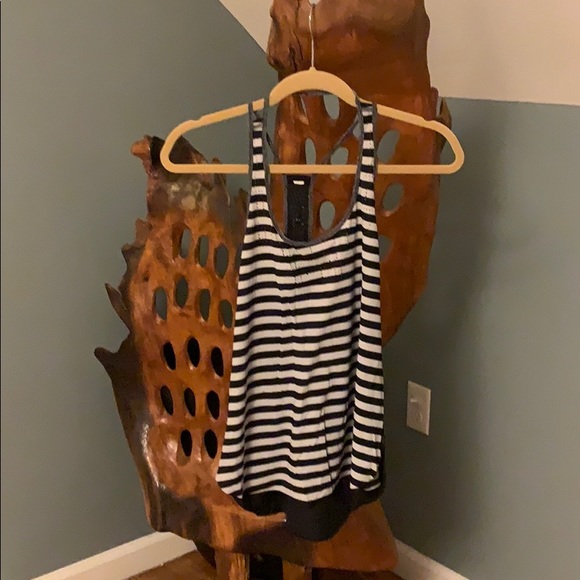 🍋 Lululemon Water Bound Singlet top - Picture 4 of 8